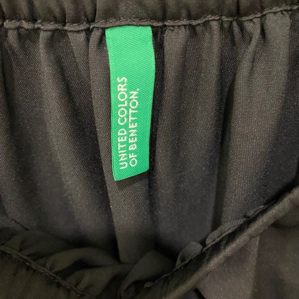 Women's United Colors of Benetton Maxi Skirt. Black. Medium. Resortwear. Goth. - Picture 4 of 10